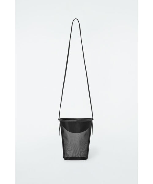 COS（コス）の「ミニバケットバッグ - メッシュ（ショルダーバッグ・レディース・ベージュ/ブラック・ONE SIZE）」の4枚目の写真