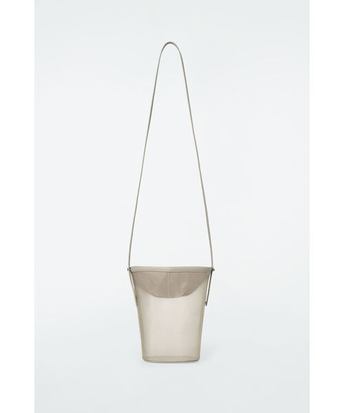 COS（コス）の「ミニバケットバッグ - メッシュ（ショルダーバッグ・レディース・ベージュ/ブラック・ONE SIZE）」の8枚目の写真