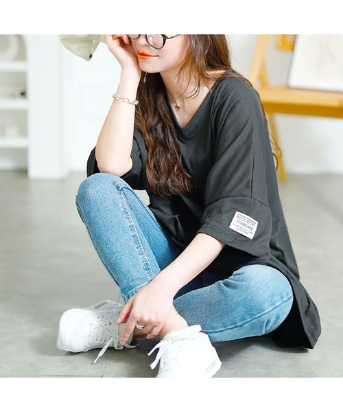 GOLDJAPAN(ゴールドジャパン)の「袖ワッペンVネックオーバーサイズTシャツ【大きいサイズ対応】(Tシャツ/カットソー・レディース・ブルー/ブラック/パープル・FREE)」の8枚目の写真