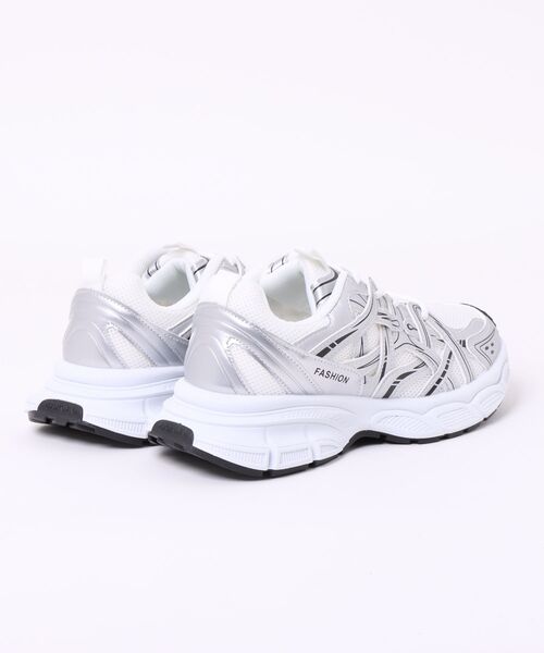 shoes365(シューズスリーシックスファイヴ)の「厚底ランニングスニーカー(スニーカー・メンズ・シルバー/ブラック・25.5cm/26.5cm/25.0cm/26.0cm/27.0cm/24.5cm)」の3枚目の写真