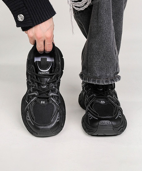 shoes365(シューズスリーシックスファイヴ)の「厚底ランニングスニーカー(スニーカー・メンズ・シルバー/ブラック・25.5cm/26.5cm/25.0cm/26.0cm/27.0cm/24.5cm)」の6枚目の写真