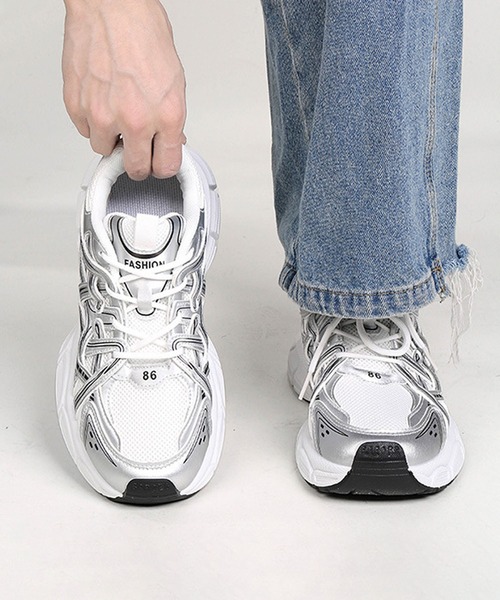 shoes365(シューズスリーシックスファイヴ)の「厚底ランニングスニーカー(スニーカー・メンズ・シルバー/ブラック・25.5cm/26.5cm/25.0cm/26.0cm/27.0cm/24.5cm)」の9枚目の写真