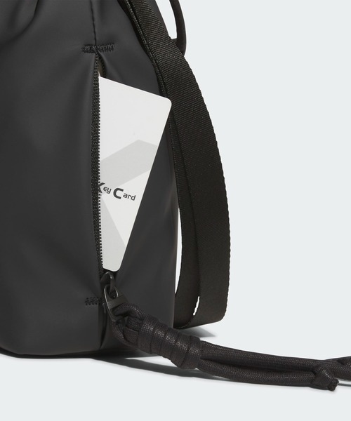 ◆国内直営◆【adidas】フェイバリット スモールバッグ adidas（アディダス）の「フェイバリット スモールバッグ