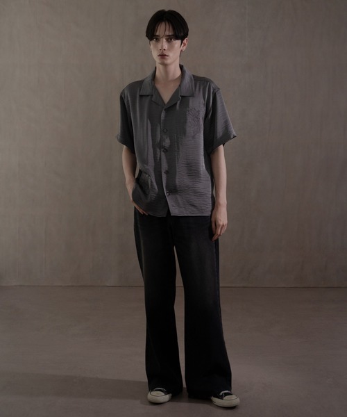 LUCY(ルーシー)の「LUCY/サテン刺繍シャツ(シャツ/ブラウス・メンズ・ダークグレー/カーキ・LARGE/MEDIUM)」の3枚目の写真