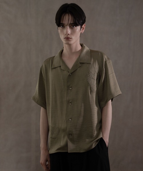 LUCY(ルーシー)の「LUCY/サテン刺繍シャツ(シャツ/ブラウス・メンズ・ダークグレー/カーキ・LARGE/MEDIUM)」の19枚目の写真