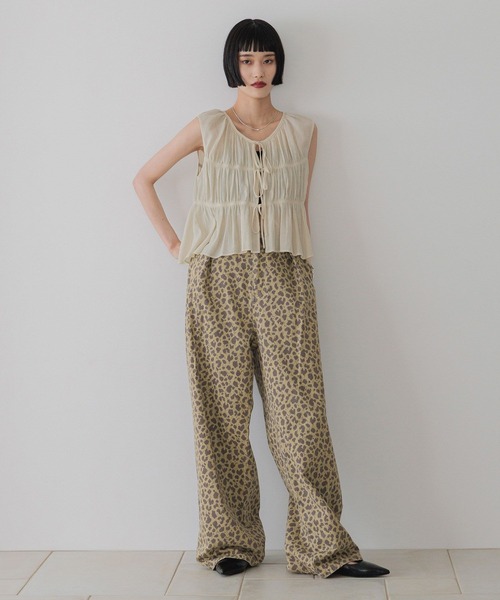 LOWRYS FARM(ローリーズファーム)の「タックワイドデニム 532506(デニムパンツ・レディース・パープル/ブラック/ブラウン/レオパード/ブルー・SMALL/MEDIUM/LARGE)」の19枚目の写真