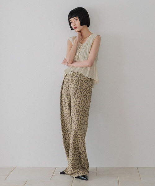 LOWRYS FARM(ローリーズファーム)の「タックワイドデニム 532506(デニムパンツ・レディース・パープル/ブラック/ブラウン/レオパード/ブルー・SMALL/MEDIUM/LARGE)」の21枚目の写真