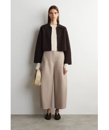 COS（コス）の「クロップドバレルレッグコットンパンツ（その他パンツ）」