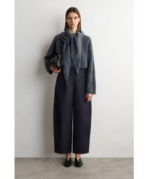 COS（コス）の「クロップドバレルレッグコットンパンツ（その他パンツ）」