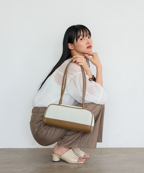 VitaFelice(ヴィータフェリーチェ)の「ミニボストンバッグ 横長フォルム 横長バッグ バイカラー キャンバスバッグ 長めハンドル(ボストンバッグ・レディース・ブラック・FREE)」の4枚目の写真