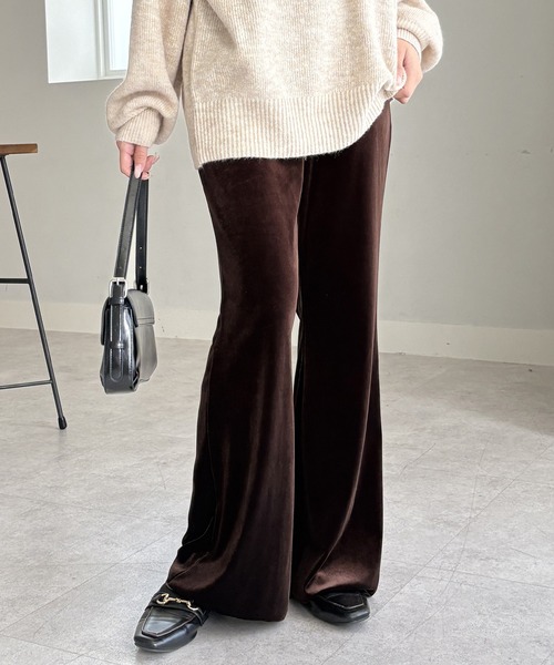 GeeRA(ジーラ)の「【S-XLサイズ展開】-3kg見え!ベロアフレアイージーパンツ(その他パンツ・レディース・ブラウン/ベージュ/ブラック・SMALL/MEDIUM/LARGE/X-LARGE)」の1枚目の写真