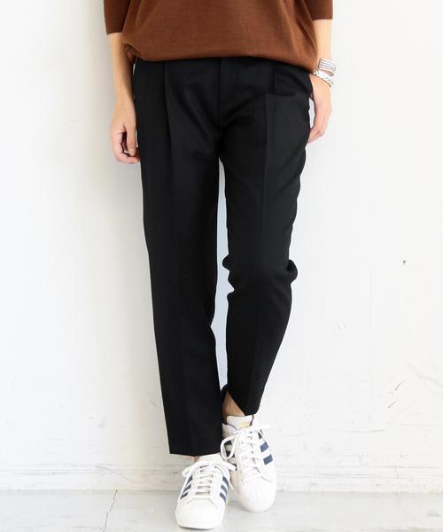 BEAUTY&YOUTH UNITED ARROWS(ビューティーアンドユースユナイテッドアローズ)の「BY サキソニータックテーパードパンツ◆(その他パンツ・レディース・ブラック/ダークグレー/ブラウン・SMALL/LARGE/MEDIUM)」の2枚目の写真