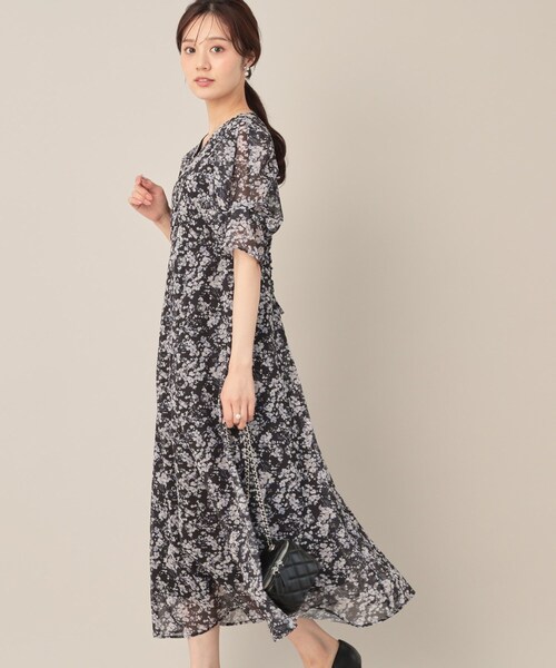 couture brooch（クチュールブローチ）の「【一枚で着映える・通勤】Vネックフラワーワンピース（ワンピース・レディース・ダークブラウン系/ブラック系・38/40/42/36）」の7枚目の写真