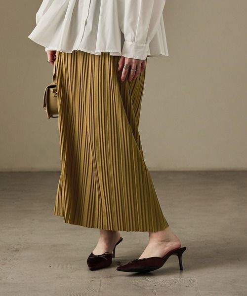 Fashion Letter(ファッションレター)の「カットプリーツロングスカート(スカート・レディース・カーキ/グレイッシュベージュ/ブラウン/キャメル/チャコール/ブラック・M/L)」の17枚目の写真