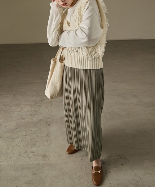 Fashion Letter(ファッションレター)の「カットプリーツロングスカート(スカート・レディース・カーキ/グレイッシュベージュ/ブラウン/キャメル/チャコール/ブラック・M/L)」の9枚目の写真