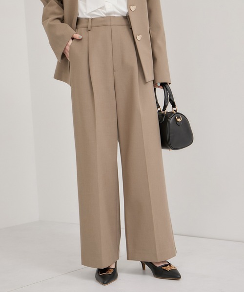 le cercle ADAM ET ROPE'（ルセルクルアダムエロペ）の「タックワイドパンツ/セットアップ対応（スラックス・レディース・チャコールグレー/ライトグレー/ベージュ・FREE）」の3枚目の写真