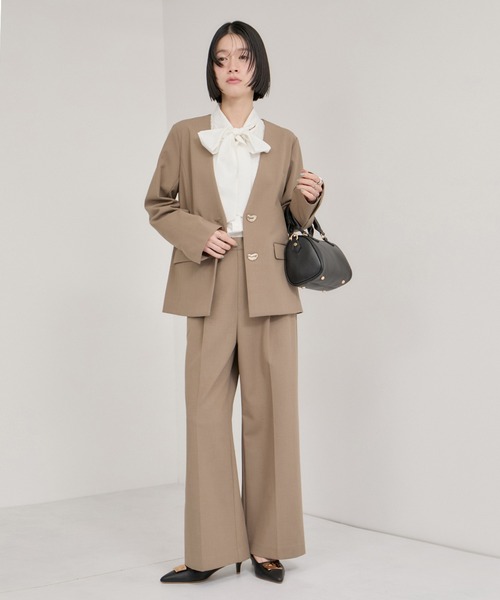le cercle ADAM ET ROPE'（ルセルクルアダムエロペ）の「タックワイドパンツ/セットアップ対応（スラックス・レディース・チャコールグレー/ライトグレー/ベージュ・FREE）」の21枚目の写真