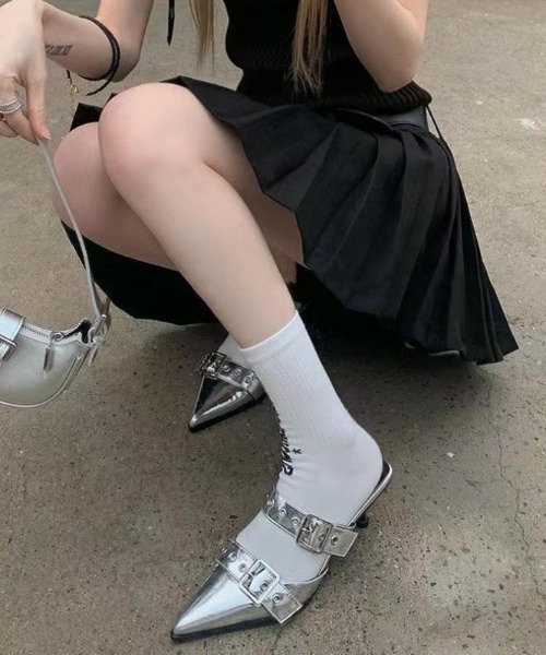 yuue' ( wear )（ユーイ）の「ダブルベルトミュールパンプス（パンプス・レディース・シルバー/ブラック・24.5cm/23.5cm）」の17枚目の写真