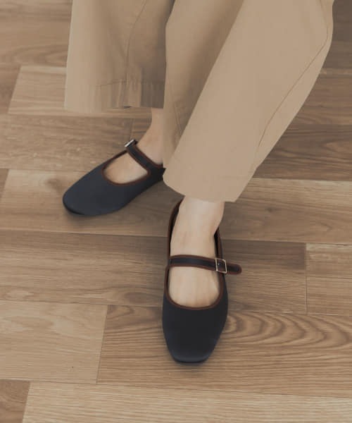 URBAN RESEARCH DOORS(アーバンリサーチドアーズ)の「サテンメリージェーン(パンプス・レディース・ネイビー/ブラック・37/38/36)」の4枚目の写真