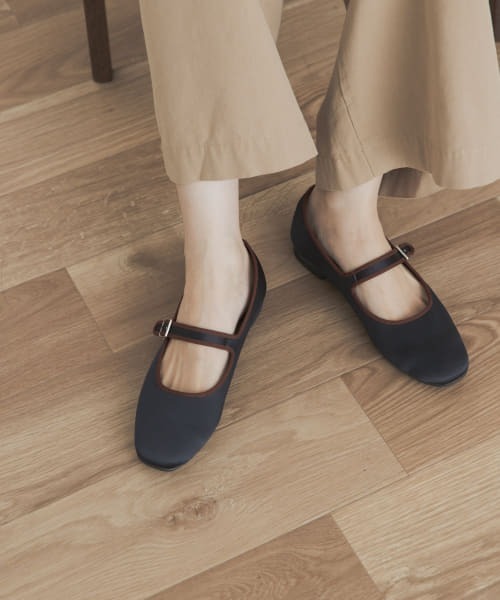 URBAN RESEARCH DOORS(アーバンリサーチドアーズ)の「サテンメリージェーン(パンプス・レディース・ネイビー/ブラック・37/38/36)」の6枚目の写真