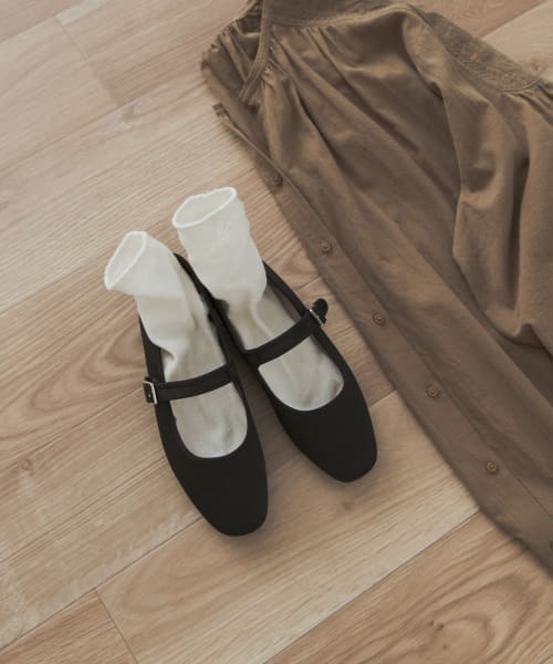 URBAN RESEARCH DOORS(アーバンリサーチドアーズ)の「サテンメリージェーン(パンプス・レディース・ネイビー/ブラック・37/38/36)」の7枚目の写真