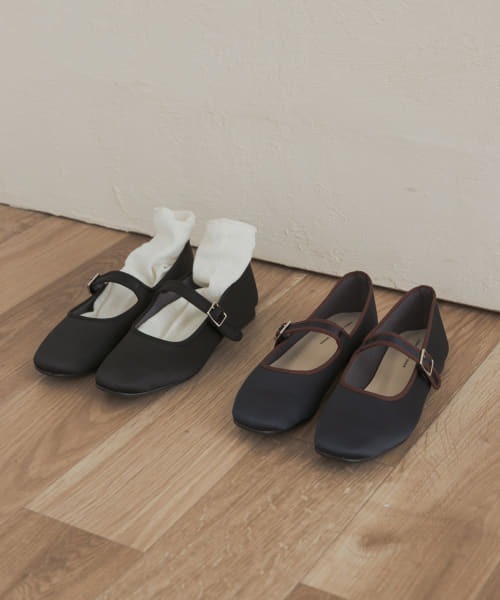 URBAN RESEARCH DOORS(アーバンリサーチドアーズ)の「サテンメリージェーン(パンプス・レディース・ネイビー/ブラック・37/38/36)」の9枚目の写真