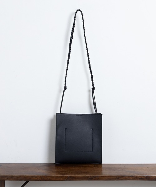 favori(ファヴォリ)の「EM:ダリヤショルダーバッグ(ショルダーバッグ・レディース・ブラック・FREE)」の2枚目の写真