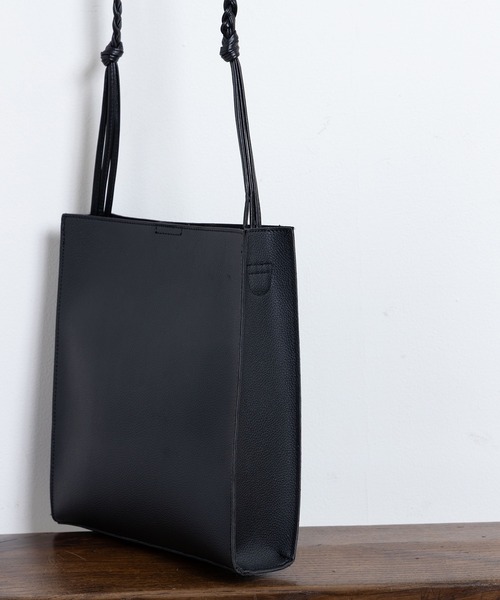 favori(ファヴォリ)の「EM:ダリヤショルダーバッグ(ショルダーバッグ・レディース・ブラック・FREE)」の5枚目の写真