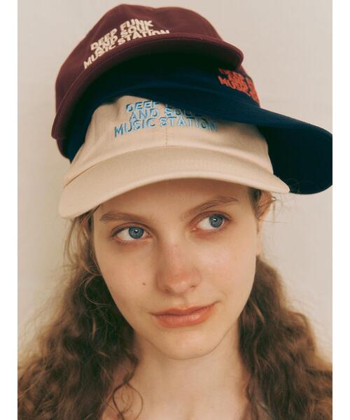 Te chichi TERRASSE(テチチテラス)の「刺繍入りキャップ《2025autumn catalog item》(ハット・レディース・ボルドー/オフホワイト/ネイビー・F)」の4枚目の写真