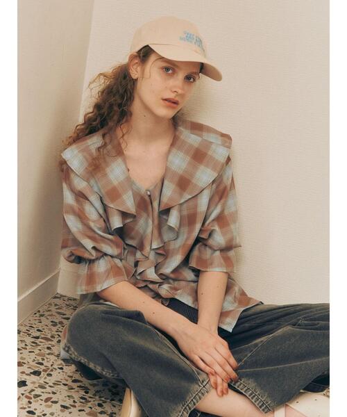 Te chichi TERRASSE(テチチテラス)の「刺繍入りキャップ《2025autumn catalog item》(ハット・レディース・ボルドー/オフホワイト/ネイビー・F)」の5枚目の写真