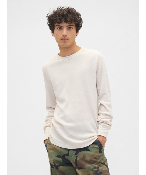 GAP(ギャップ)の「ワッフルニット クルーネックTシャツ(Tシャツ/カットソー・メンズ・チャコールグレー/ブラック/カーキ/ベージュ/ネイビー/キャメル・XS/S/M/L/XL)」の3枚目の写真