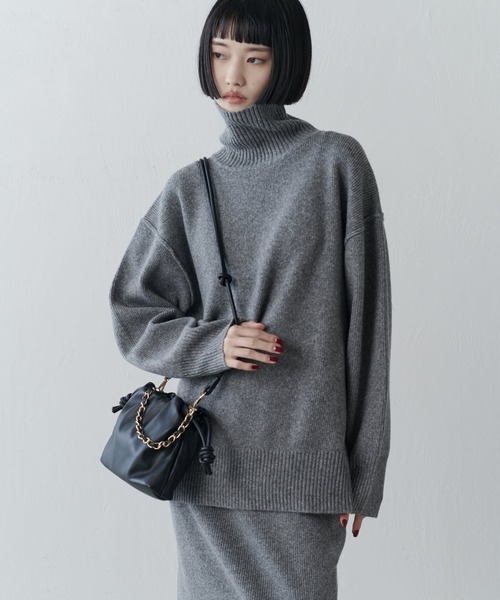 Lui's（ルイス）の「タートルネックニットプルオーバー（ニット/セーター・レディース・チャコールグレー/ライトグレー/ブラック・FREE）」の3枚目の写真