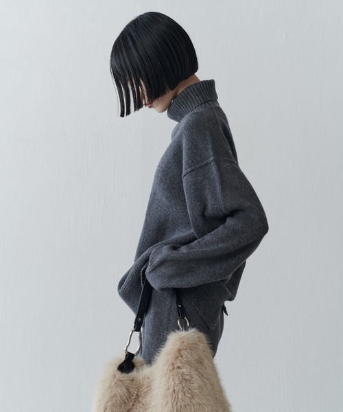 Lui's（ルイス）の「タートルネックニットプルオーバー（ニット/セーター・レディース・チャコールグレー/ライトグレー/ブラック・FREE）」の14枚目の写真