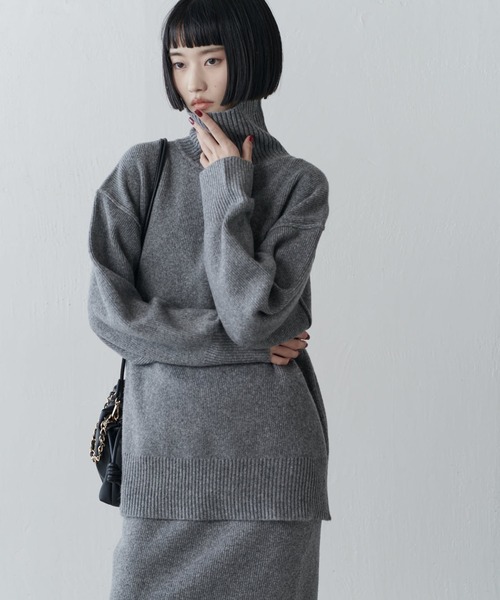 Lui's（ルイス）の「タートルネックニットプルオーバー（ニット/セーター・レディース・チャコールグレー/ライトグレー/ブラック・FREE）」の5枚目の写真