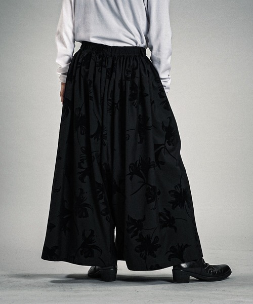 NO ID.(ノーアイディ)の「【NO ID.】Gather Baggy Trousers / ギャザー バギー トラウザーズ(スラックス・メンズ・その他10/グレー/ブラック・1/2)」の21枚目の写真