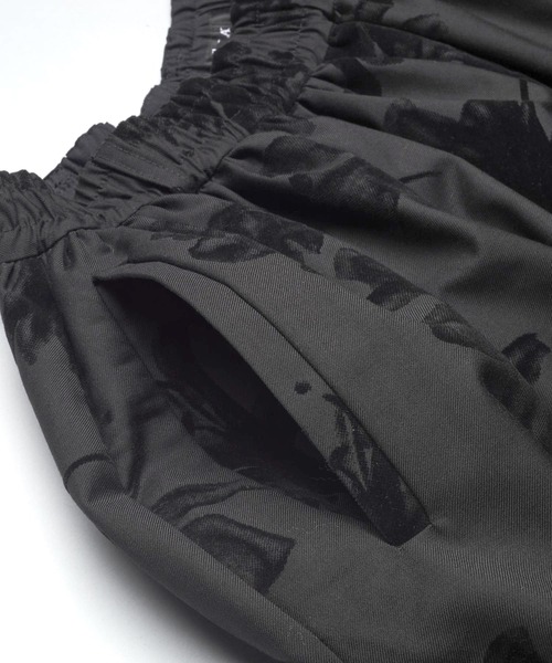 NO ID.(ノーアイディ)の「【NO ID.】Gather Baggy Trousers / ギャザー バギー トラウザーズ(スラックス・メンズ・その他10/グレー/ブラック・1/2)」の6枚目の写真