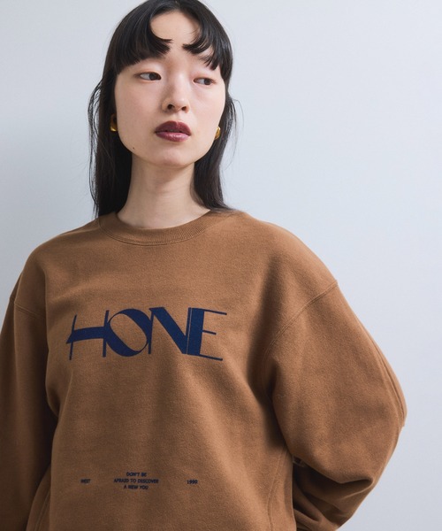 ADAM ET ROPE'(アダムエロペ)の「【WEB限定】フロッキーロゴスウェット(スウェット・レディース・オフホワイト/キャメル/ネイビー・FREE)」の3枚目の写真