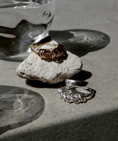 Soierie（ソワリー）の「インフィニティ コイル カフ リング / Infinity coil cuff ring（イヤーカフ・レディース・シルバー・FREE）」の4枚目の写真