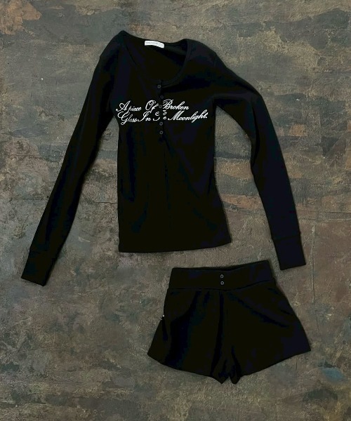 FANCY CLUB（ファンシークラブ）の「【FANCY CLUB】SNAP LETTERING LONG SLEEVE / 【ファンシークラブ】スナップレタリング長袖Ｔシャツ（Tシャツ/カットソー・レディース・ブラック・ONE SIZE）」の7枚目の写真