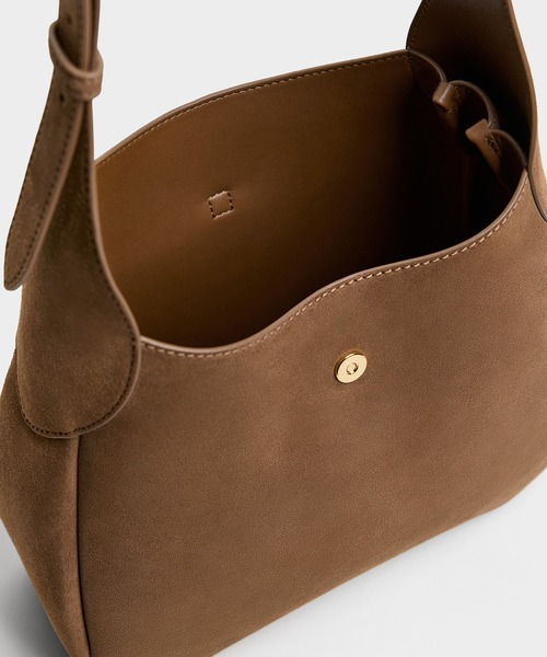 CHARLES & KEITH(チャールズ & キース)の「Adalyn アダリン ホーボーバッグ(ショルダーバッグ・レディース・モカ/レディッシュグレー・L)」の4枚目の写真