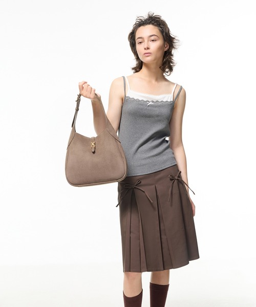 CHARLES & KEITH(チャールズ & キース)の「Adalyn アダリン ホーボーバッグ(ショルダーバッグ・レディース・モカ/レディッシュグレー・L)」の22枚目の写真