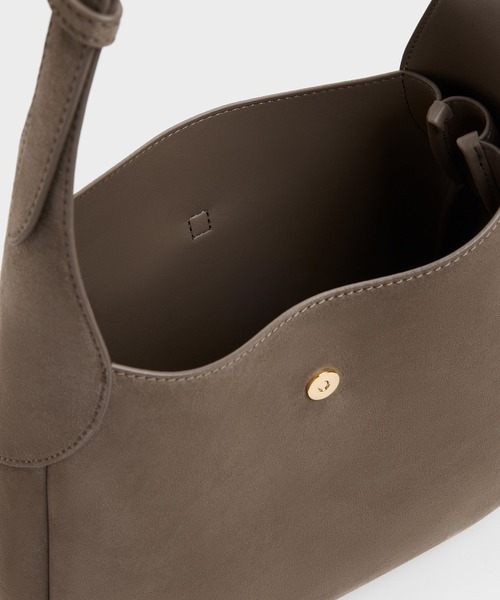 CHARLES & KEITH(チャールズ & キース)の「Adalyn アダリン ホーボーバッグ(ショルダーバッグ・レディース・モカ/レディッシュグレー・L)」の19枚目の写真