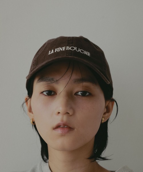 A part by（アパートバイ）の「【LA FINE BOUCHEコラボ】ロゴキャップ（キャップ・レディース・ブラウン/ネイビー/ボルドー・FREE）」の2枚目の写真