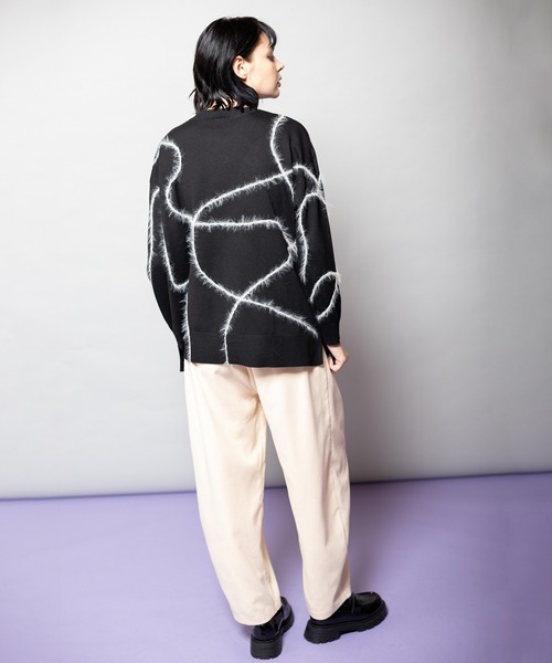 OSMOSIS(オズモーシス)の「シャギーラインニットプルオーバー(ニット/セーター・レディース・ライトグレー/ライトブラウン/ブラック・ONE SIZE)」の7枚目の写真