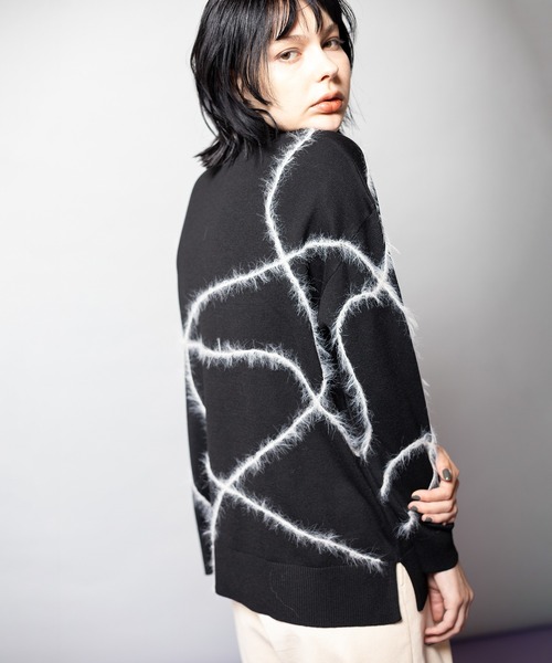 OSMOSIS(オズモーシス)の「シャギーラインニットプルオーバー(ニット/セーター・レディース・ライトグレー/ライトブラウン/ブラック・ONE SIZE)」の12枚目の写真