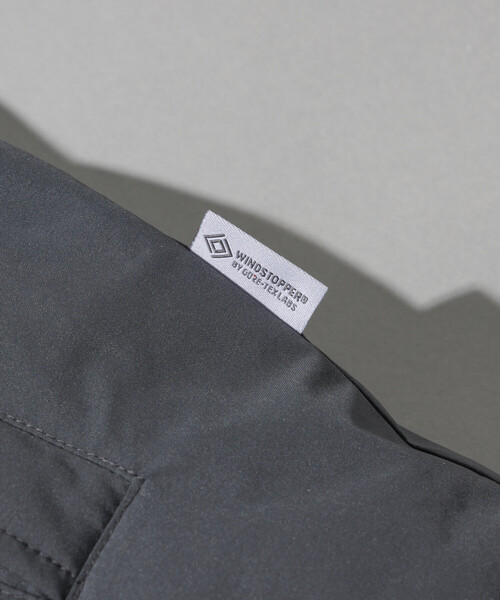 +phenix（プラスフェニックス）の「+phenix/プラスフェニックス 別注 GORE-TEX WINDSTOPPER SNAP DOWN JACKET/ゴアテックス ウインドストッパー スナップ ダウンジャケット（ダウンジャケット/コート・メンズ・ベージュ系その他/ブラック/チャコールグレー・SMALL/MEDIUM/LARGE）」の11枚目の写真