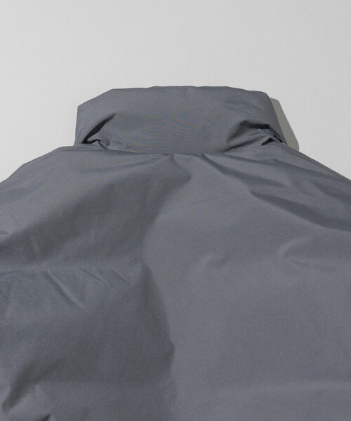 +phenix（プラスフェニックス）の「+phenix/プラスフェニックス 別注 GORE-TEX WINDSTOPPER SNAP DOWN JACKET/ゴアテックス ウインドストッパー スナップ ダウンジャケット（ダウンジャケット/コート・メンズ・ベージュ系その他/ブラック/チャコールグレー・SMALL/MEDIUM/LARGE）」の19枚目の写真