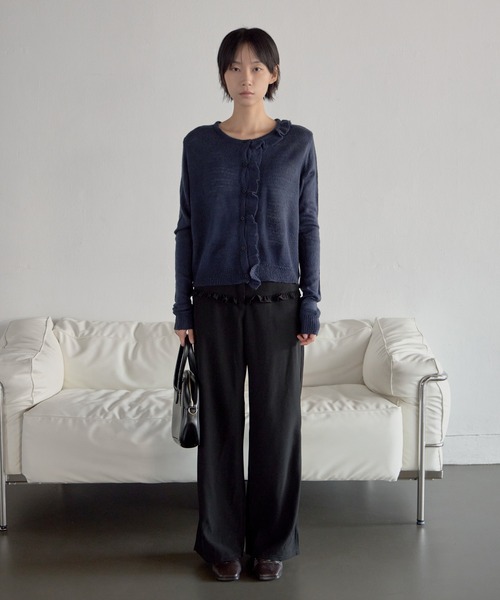 UNE MANSION（ユヌマンション）の「【UNE ORIGINAL】【低身長 / 高身長用 サイズ＆丈が選べるスラックス 】】【 2color ／ ３size／ 3lengths 】【 足長効果あり】ベーシックシルエットラブリーフリルスラックスパンツ（その他パンツ・レディース・ダークグレー/ブラック・S-Short/S-Regular/M-Short/M-Regular/L-Short/L-Regular）」の8枚目の写真