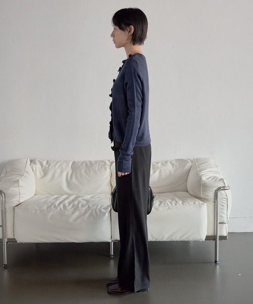 UNE MANSION（ユヌマンション）の「【UNE ORIGINAL】【低身長 / 高身長用 サイズ＆丈が選べるスラックス 】】【 2color ／ ３size／ 3lengths 】【 足長効果あり】ベーシックシルエットラブリーフリルスラックスパンツ（その他パンツ・レディース・ダークグレー/ブラック・S-Short/S-Regular/M-Short/M-Regular/L-Short/L-Regular）」の9枚目の写真