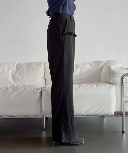 UNE MANSION（ユヌマンション）の「【UNE ORIGINAL】【低身長 / 高身長用 サイズ＆丈が選べるスラックス 】】【 2color ／ ３size／ 3lengths 】【 足長効果あり】ベーシックシルエットラブリーフリルスラックスパンツ（その他パンツ・レディース・ダークグレー/ブラック・S-Short/S-Regular/M-Short/M-Regular/L-Short/L-Regular）」の15枚目の写真
